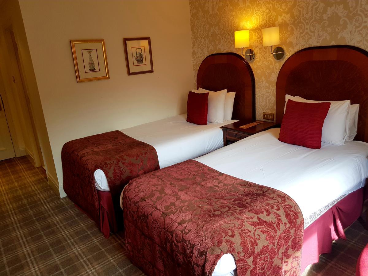 Redworth Hall Hotel- Part Of The Cairn Collection Нютън Айклиф Стая снимка